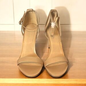 Banana Republic gold strapped heels 7.5W